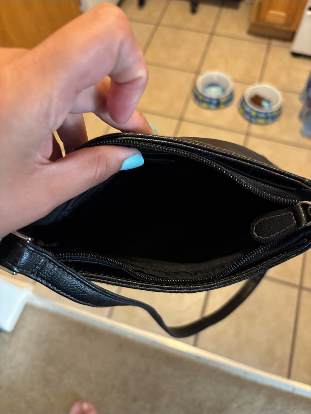 Classic Black Leather Shoulder Bag - Women's Tote - Picture 6 of 6